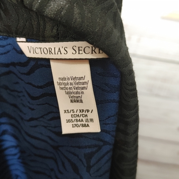 VICTORIA Secret Zebra Print Robe Size XS/S - Picture 9 of 10